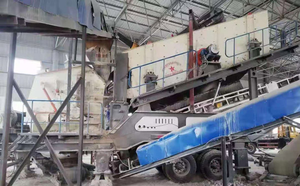 反击式破碎机移动车